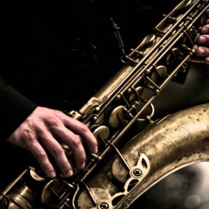saxophone display image